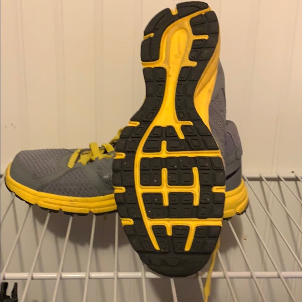 Nike - Picture 3 of 5
